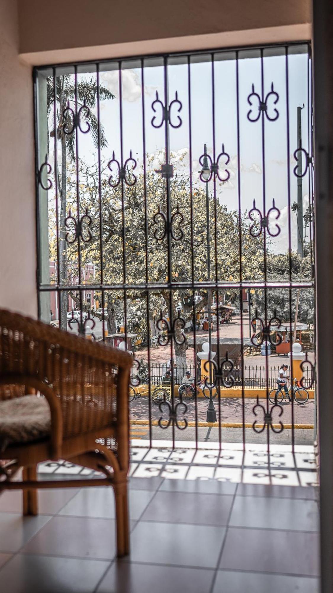 Hotel Maria De La Luz Valladolid  Exterior photo